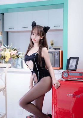 yin荡的秘书调教日记h_英文版字幕